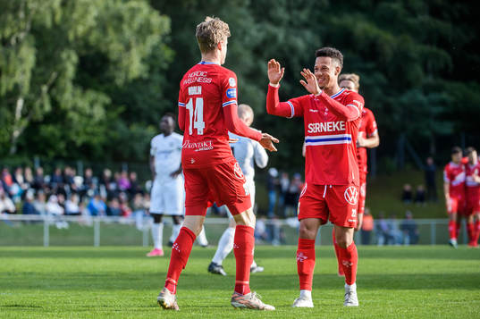IFK Göteborgs Gustaf Norlin jublar med Tobias Sana