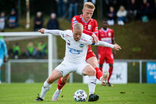 Österlens Adam Barchan och IFK Göteborgs Oscar Wendt