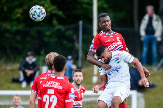 IFK Göteborgs Bernardo Vilar och Österlens Bassam Ahmad