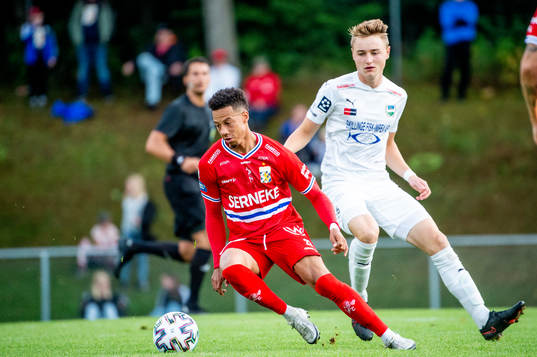 IFK Göteborgs Tobias Sana mot Österlens Albin Önneflod