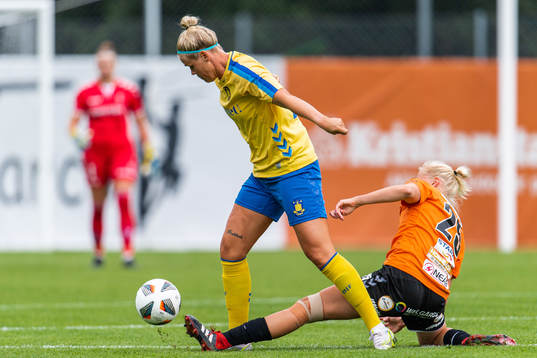 Barbara Sol Gisladottir of Bröndby and Eveliina Summanen