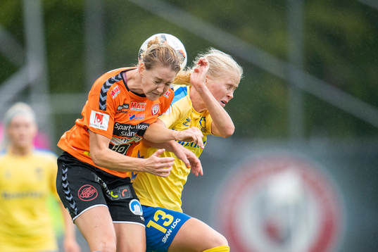 Kristianstads Mia Carlsson and Bröndbys Katrine Winnem
