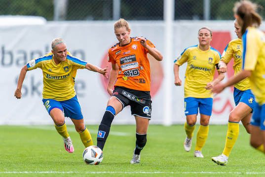 Christina Beck of Bröndby and Amanda Edgren of Kristianstad