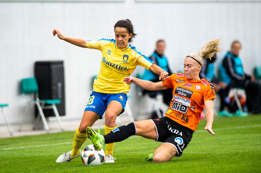 Kristianstads Jutta Rantala and Bröndbys Samara Ortiz Cruz