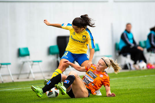 Kristianstads Jutta Rantala and Bröndbys Samara Ortiz Cruz