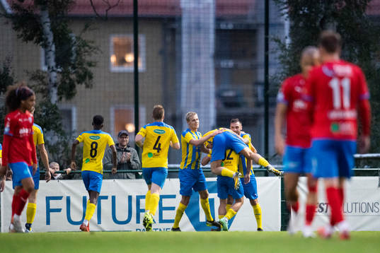 Eskilsminnes Emil Åberg jublar