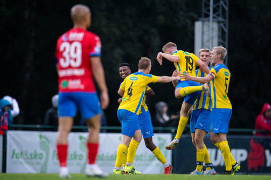Eskilsminnes Josef Getachew jublar medan Helsingborgs
