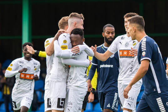 Häckens Benie Adama Traore jublar