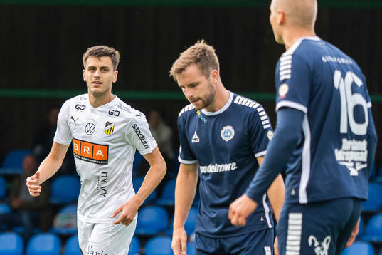 Häckens Alexander Jeremejeff jublar