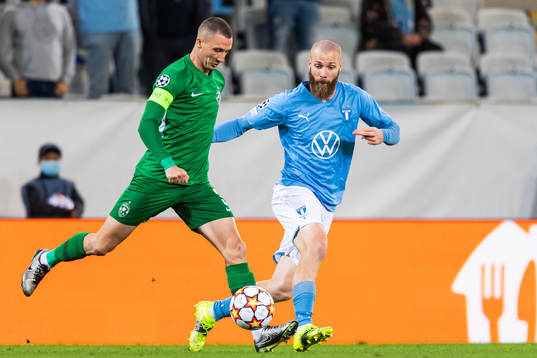 Anton Nedyalkov of Ludogorets and Jo Inge Berget of Malmö