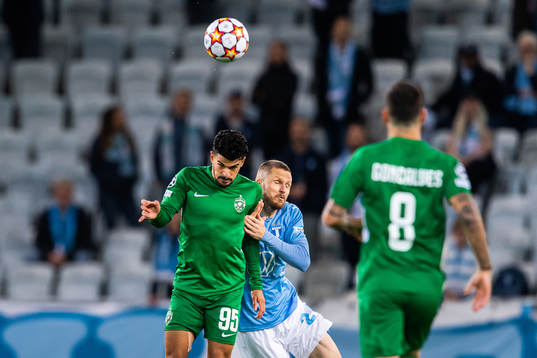 Cauly Oliveira Souza of Ludogorets and Lasse Nielsen of
