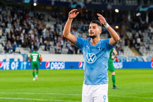 Antonio Colak of Malmö FF celebrates