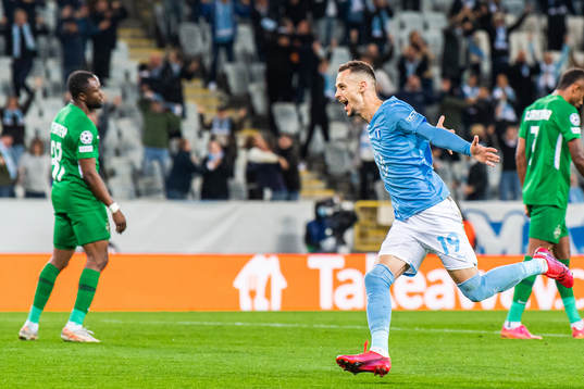 Veljko Birmancevic of Malmö FF celebrates scoring 1-0