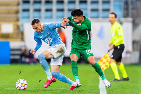 Veljko Birmancevic of Malmö FF and Cauly Oliveira Souza of