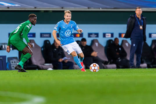 Stephane Badji of Ludogorets and Oscar Lewicki of Malmö FF