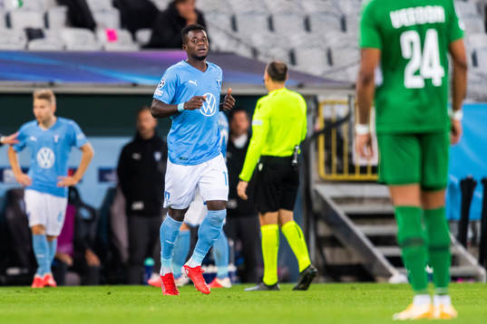 Malik Abubakari of Malmö FF enters the pitch