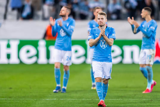 Oscar Lewicki of Malmö FF celebrates
