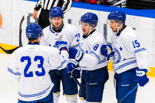 Leksands Matt Caito (mitten) jublar med Carter Camper  och