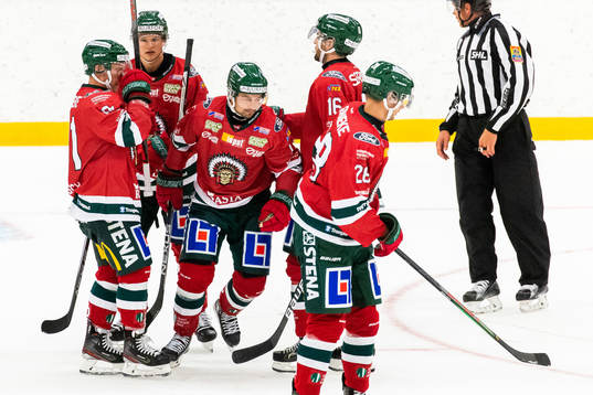 Frölundas Patrik Carlsson jublar med lagkamrater
