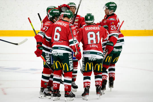 Frölundas Jacob Nilsson jublar med lagkamrater