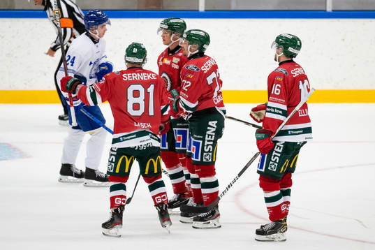 Frölundas Patrik Carlsson jublar med lagkamrater