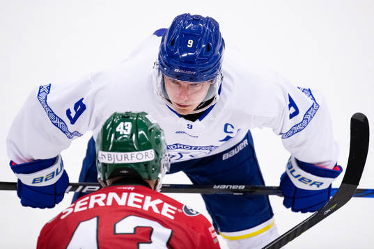 Leksands Patrik Zackrisson tekar mot Frölundas Michael