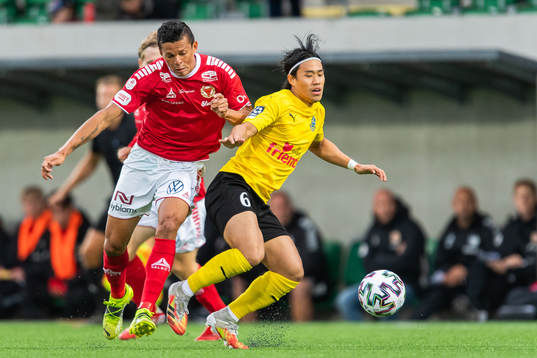 Kalmars Romario Pereira Sipiao och Lunds Eddie Tran