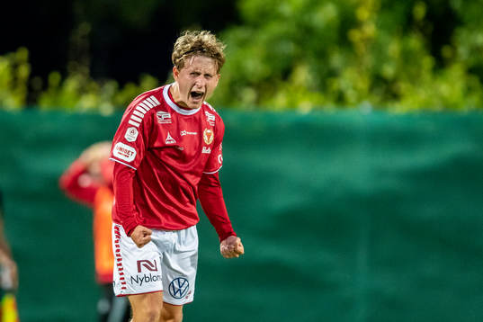 Kalmars Elias Olsson jublar