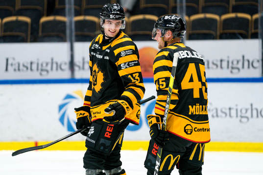 Skellefteås Stefan Loibl och Oscar Möller  jublar