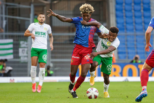 Andy Pelmard of Basel and Akinkunmi Amoo of Hammarby