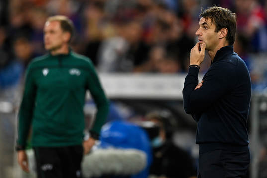 Milos Milojevic head coach of Hammarby look dejected