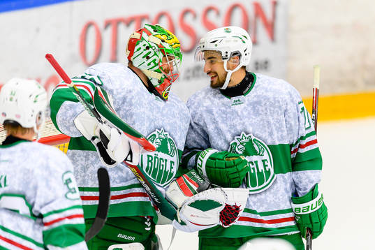 Rögles målvakt Christoffer Rifalk och Robert Lantosi
