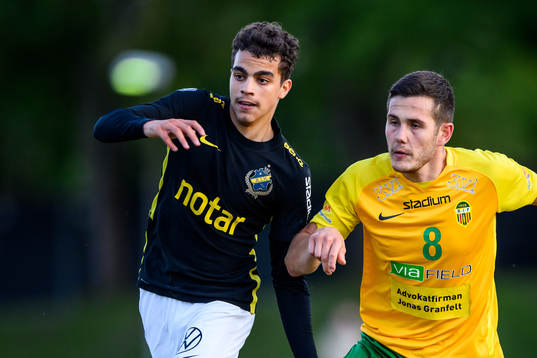 s Yasin Ayari och Rågsveds Alexander Roka