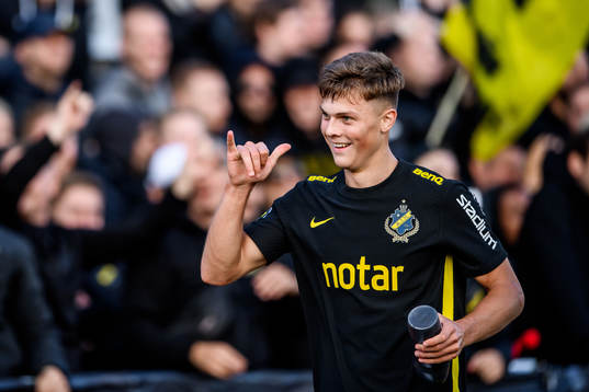 s Erik Ring jublar