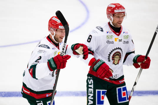 Frölundas Christian Folin och Viktor Ekbom jublar
