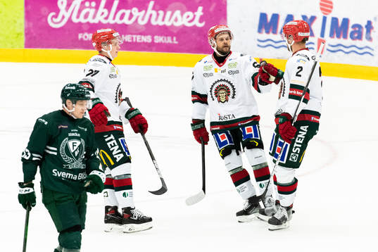Frölundas Jacob Nilsson jublar med lagkamrater