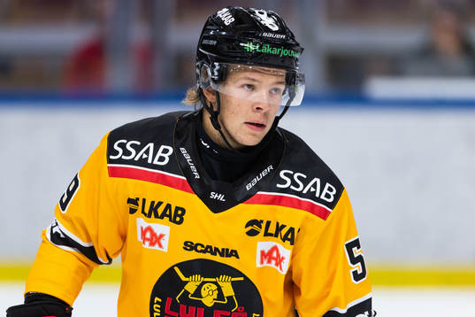 Luleås Kim Johansson underträningsmatchen i ishockey