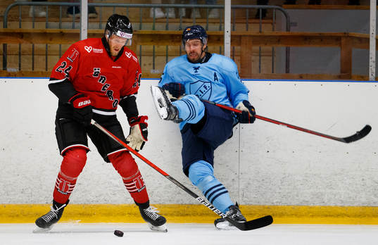 Örebros Jani Lajunen och Djurgårdens Linus Videll