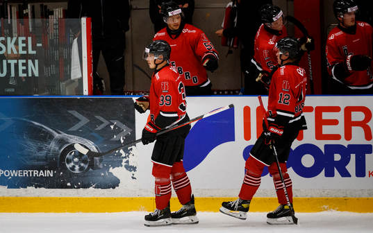 Örebros Joel Mustonen gör 5-2 och jublar