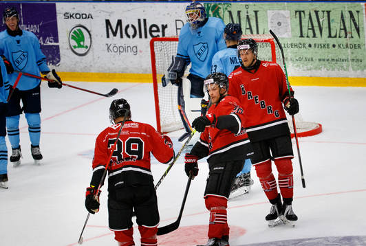 Örebros Joel Mustonen och Miikka Salomäki jublar vid 4-2