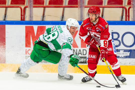 Rögles Anton Bengtsson och Troja/Ljungbys  Cameron Brown