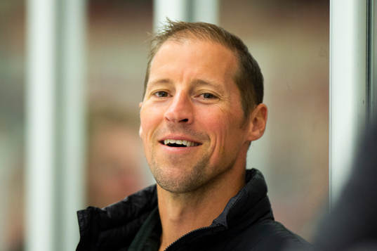 Rögles tränare Cam Abbott jublar