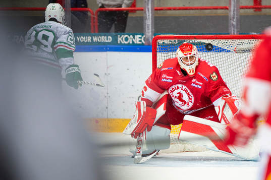Julius Vähätalo målvakt Wictor Ragnewall