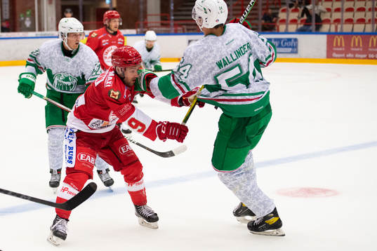 Troja/Ljungbys  Cameron Brown och Rögles William Wallinder