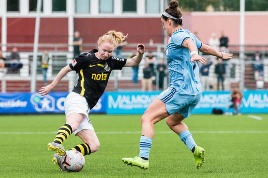 s Caroline Murray och Djurgårdens Hayley Dowd