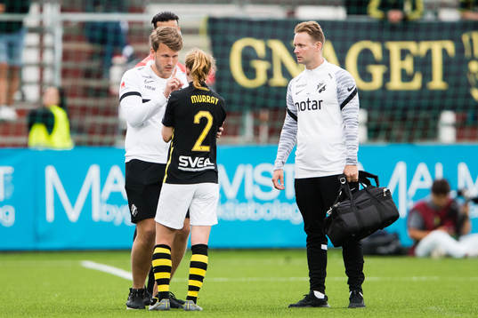s Caroline Murray kontrolleras av läkarteamet