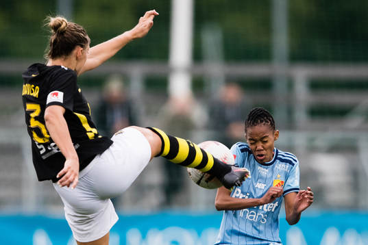 s Hannah Davison och Djurgårdens Linda Maserame Motlhalo