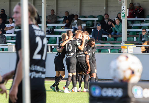 Västerås Dusan Jajic jublar med lagkamrater