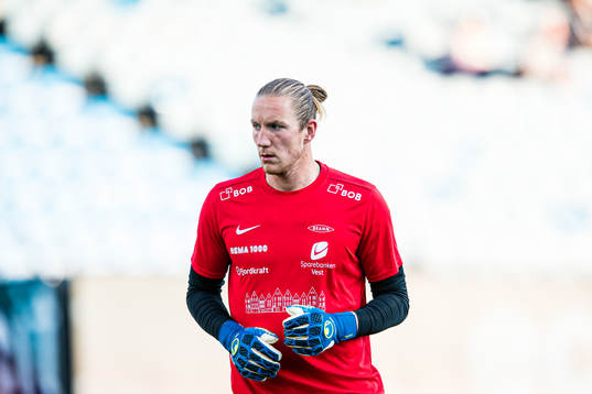 Eirik Holmen Johansen of Brann warms up