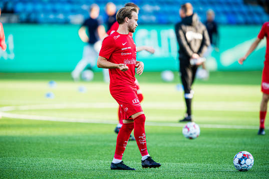 Bård Finne of Brann warms up